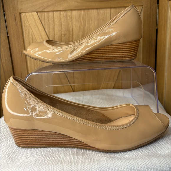 Cole Haan Tan Wedge Shoes with Classic Design Womens 9B - Picture 3 of 10